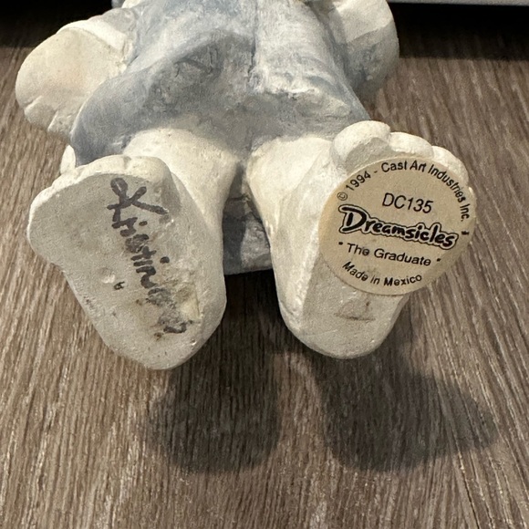 Dreamsicle Graduate Collectible - Picture 3 of 5